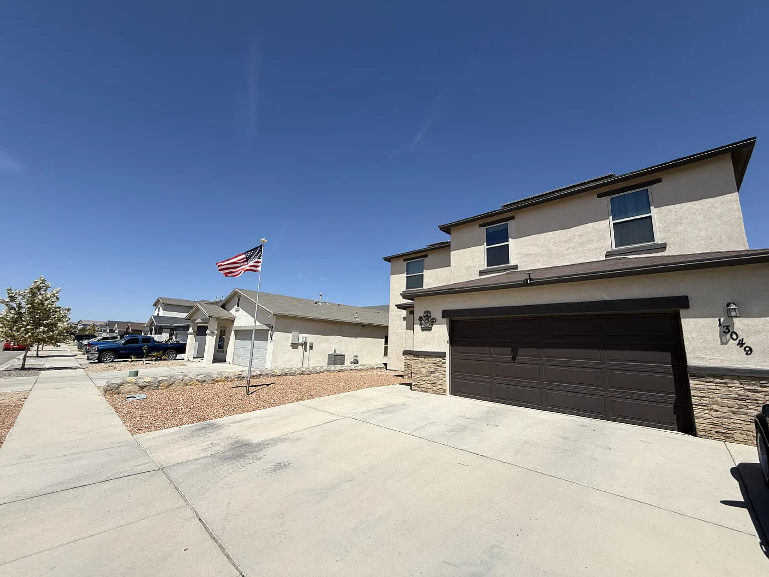 4 bed, 2.5 bath, 2074 sqft, $1,950 — Photo 4