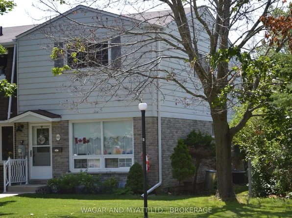 60 Winchester Dr #30, Greater Napanee, ON K7R 3R2