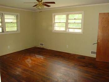 5th image of 534 Farley Ave
