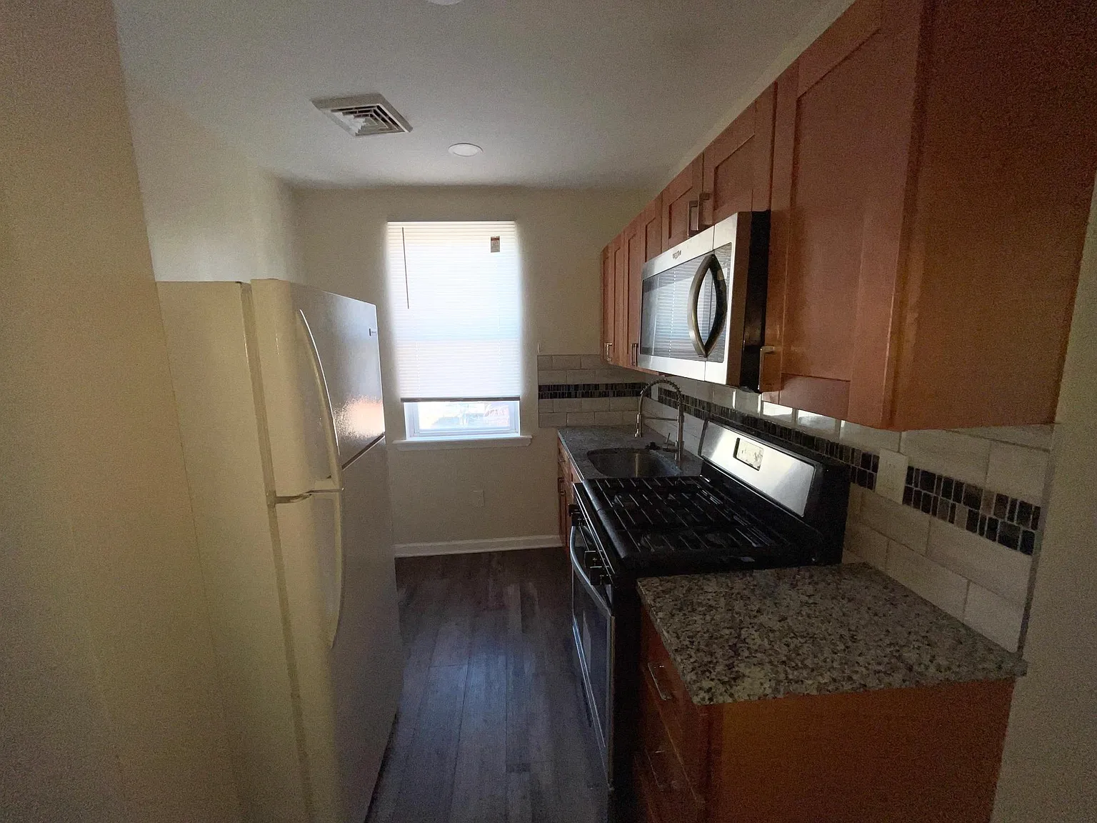 2 bed, 800 sqft, $1,650 — Photo 3