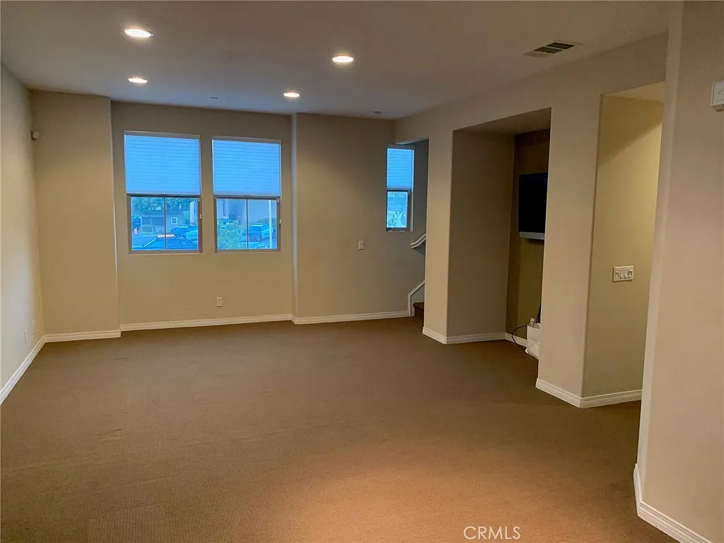 3 bed, 1430 sqft, $3,600 — Photo 3