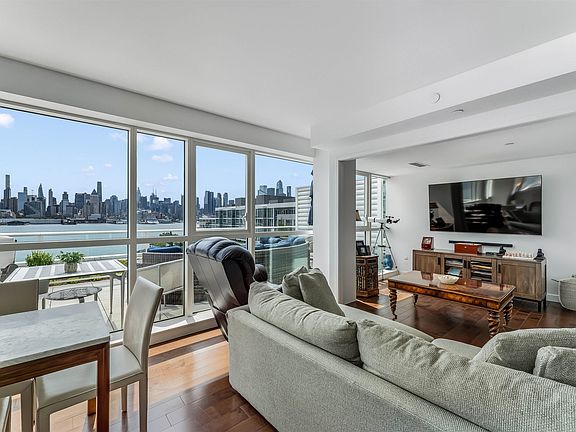 3rd image of 800 Avenue At Port Imperial #618