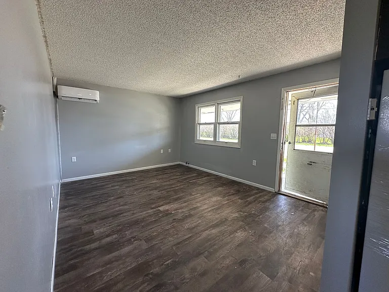 410 Meade St — Photo 2