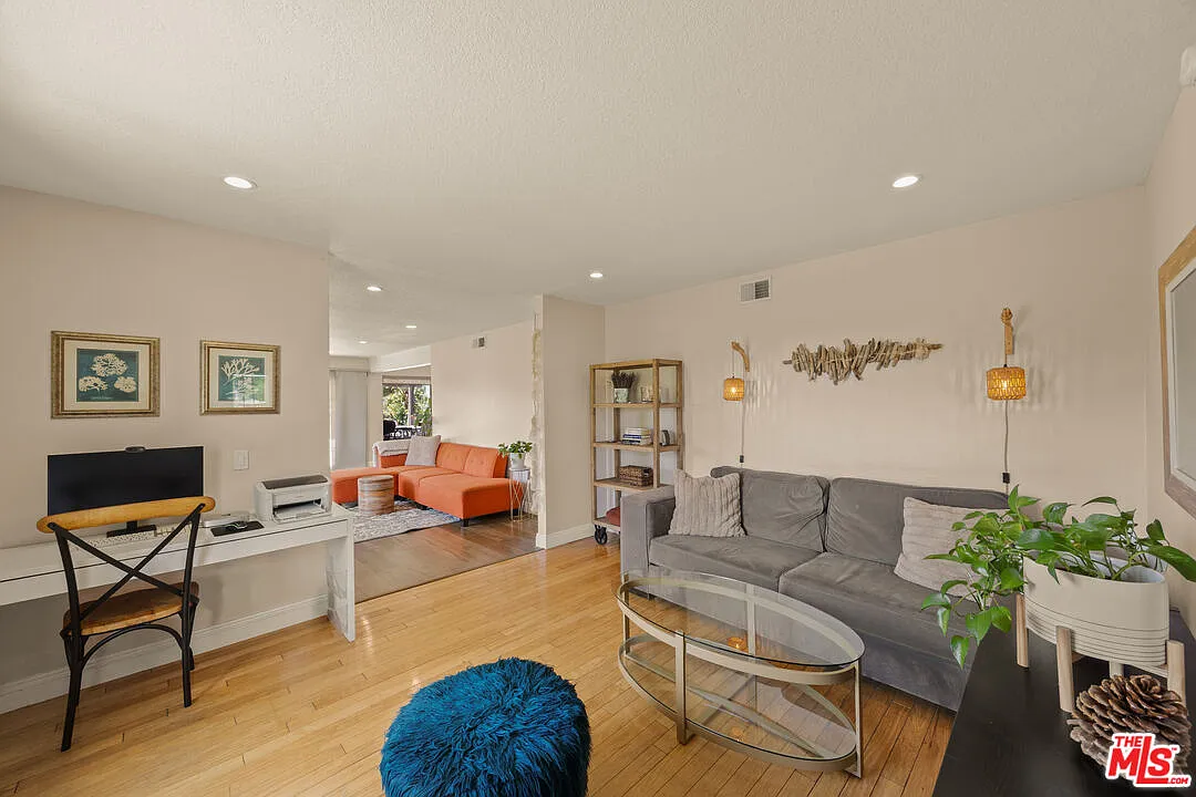 4 bed, 3.0 bath, $7,200 — Photo 2