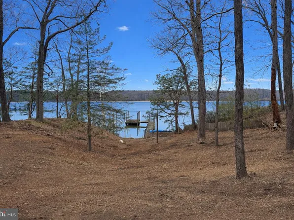 53 Betts Rd, Stafford, VA 22554