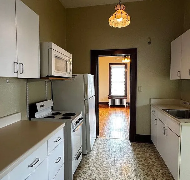 302 Mountain Ave SW — Photo 5