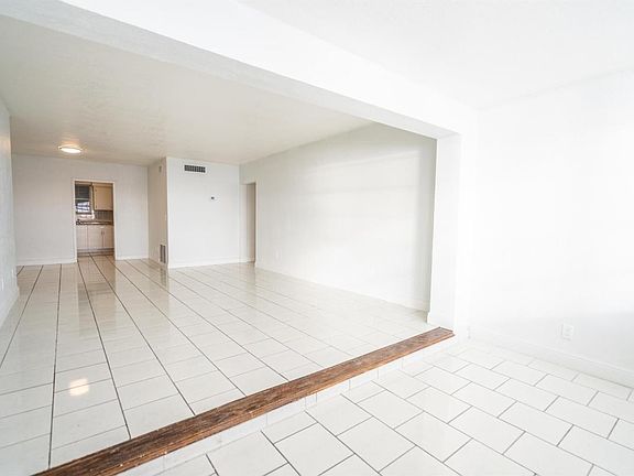 5th image of 1940 Bay Dr Unit 2-1940BAY-