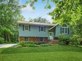 27 Circle Dr, Hopewell junction, NY 12533