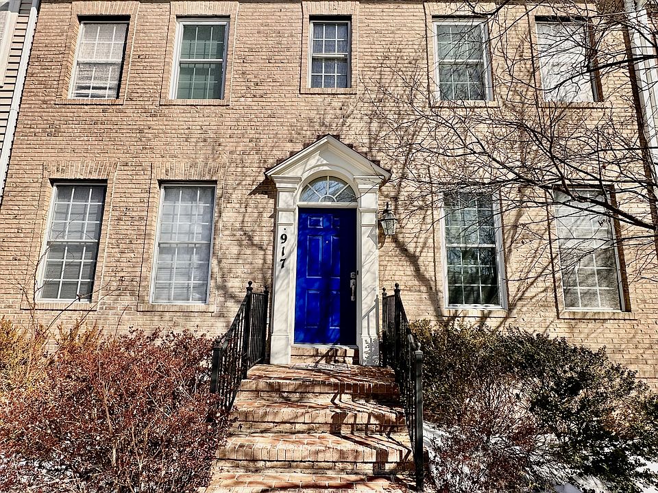 1st image of 917 Crestfield Dr #1
