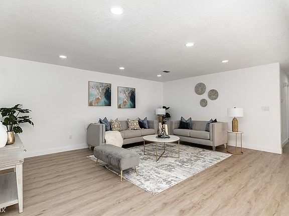 3rd image of 205 Colombo Dr
