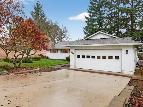 1204 N Elliott Rd, Newberg, OR 97132
