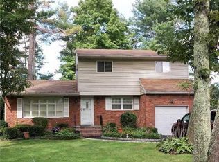 5 Rutland Gate, Hauppauge, NY 11788