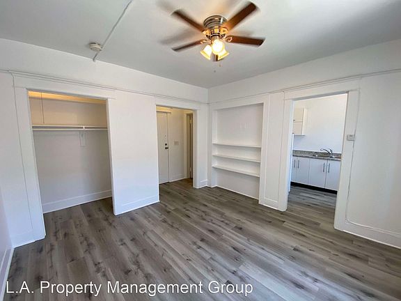 3rd image of 2913 S Flower St #B01