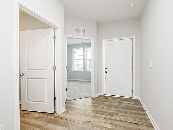 4th image of 907 Tuxedo Dr