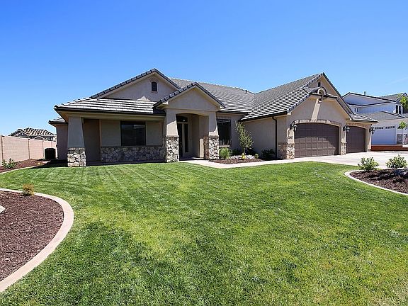 3rd image of 2947 E Horseman Park Dr