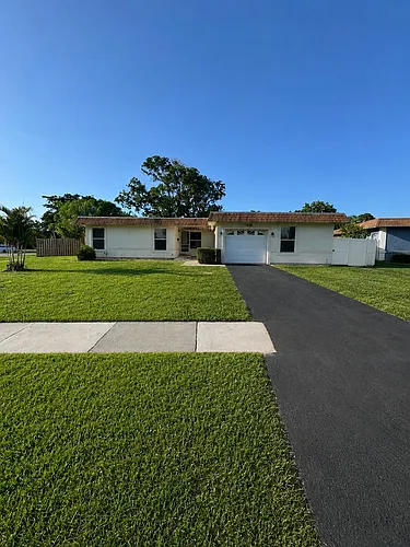 7816 NW 70th Ter Photo 1