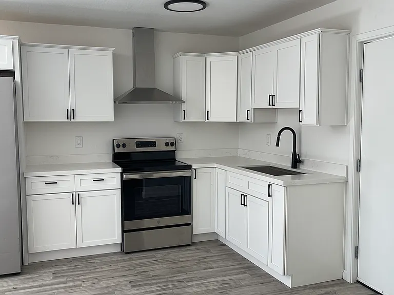 3120 W Surrey Ave — Photo 8