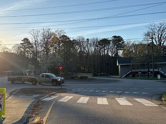 4th image of 5800 Farm Gate Rd