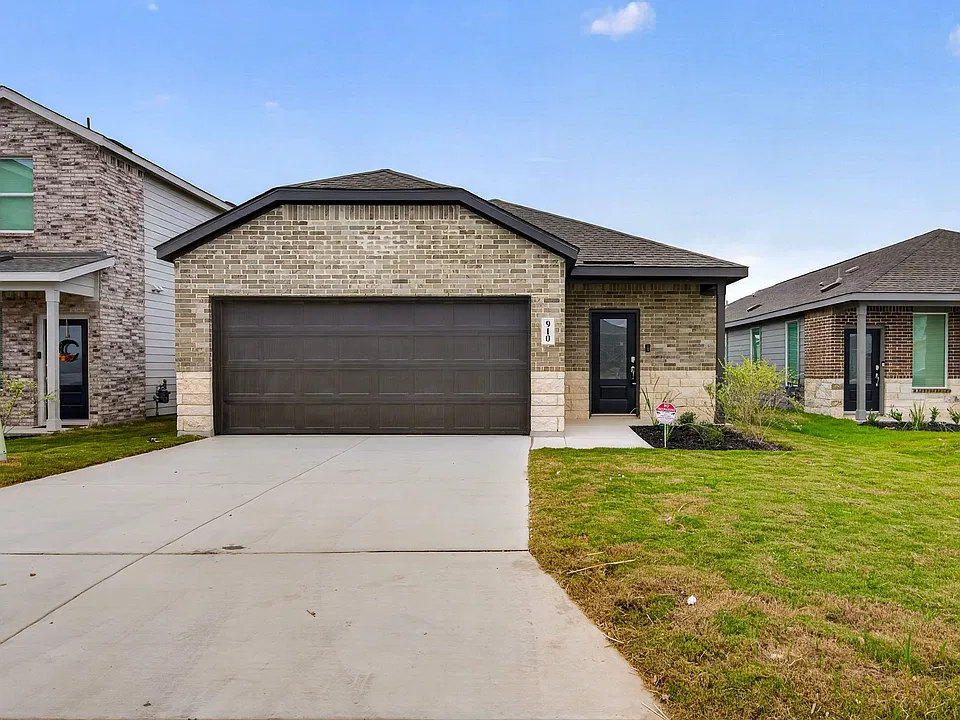 910 Moonshine Ln