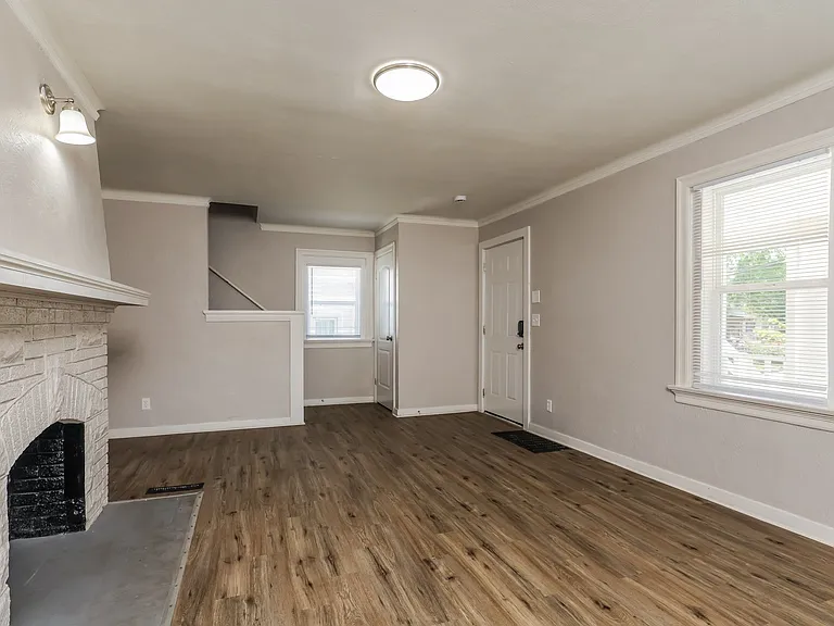 1129927_019_living_room_13189910.jpg