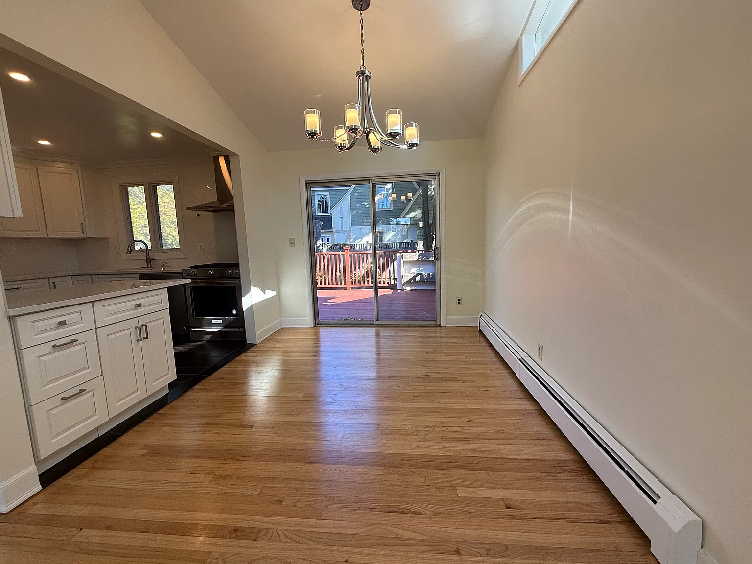 3 bed, 1.5 bath, 1624 sqft, $4,000 — Photo 4