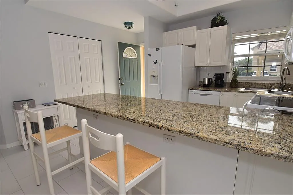 2 bed, 2.0 bath, 1068 sqft, $2,000 — Photo 3
