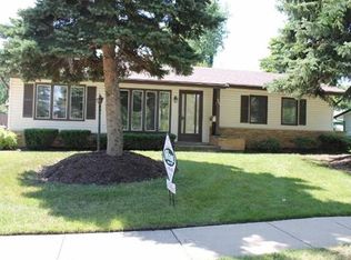 401 E Elk Grove Blvd, Elk Grove Village, IL 60007