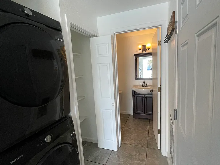 1647 London Cir — Photo 8