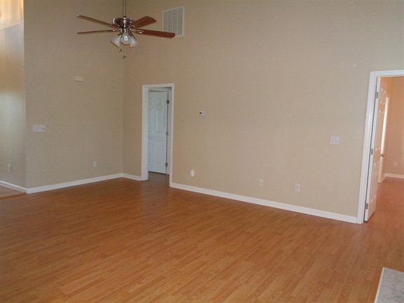 4th image of 375 Riverwood Dr