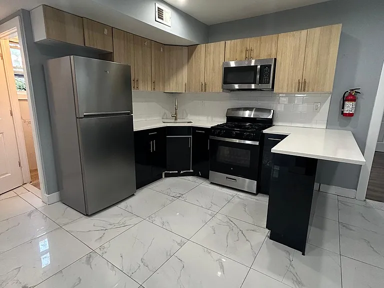 202 Taylor St #2 — Photo 4