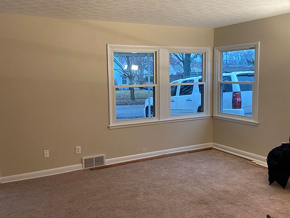 2nd image of 310 Lynnhaven Dr