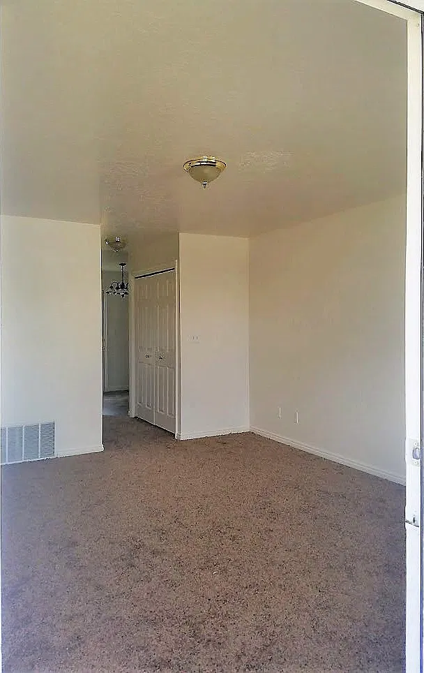 3 bed, 1.5 bath, 1040 sqft, $1,500 — Photo 3
