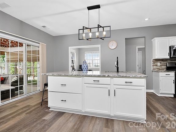 5th image of 17126 Cambridge Woods Ct