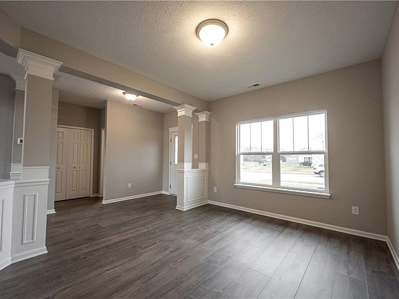 4th image of 15733 Matthews Ln