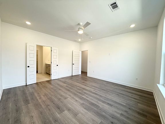 4th image of 3048 Portage Dr