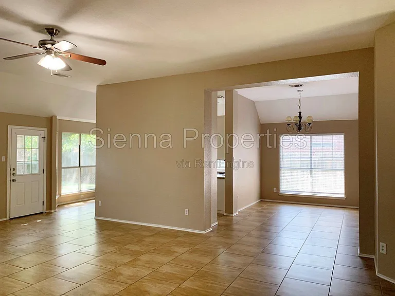 209 N Blue Ridge Pkwy — Photo 3
