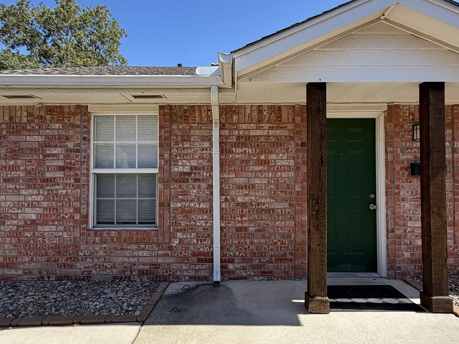 124 W Eufaula St — Photo 1