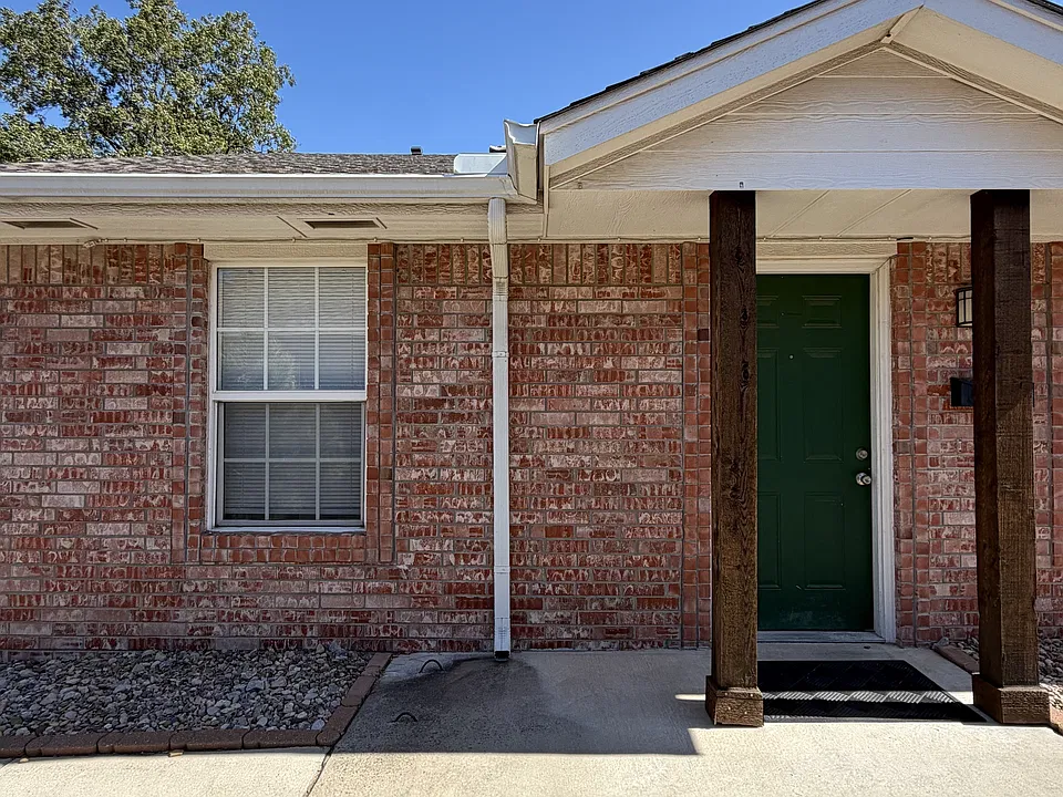 124 W Eufaula St #2