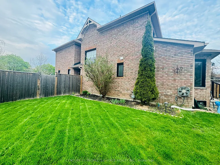 6026 Clover Ridge Cres — Photo 32