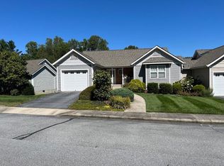 119 Charlestown Dr, Hendersonville, NC 28792