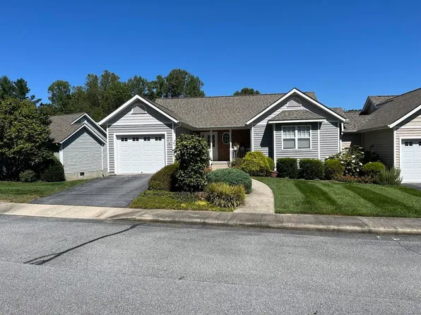 119 Charlestown Dr, Hendersonville, NC 28792