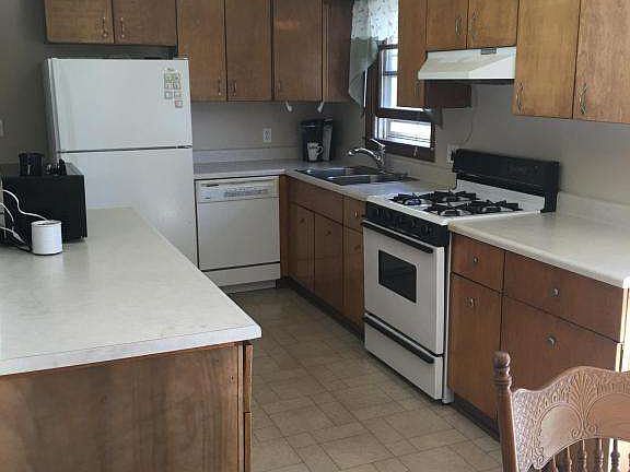 2nd image of 207 23rd St