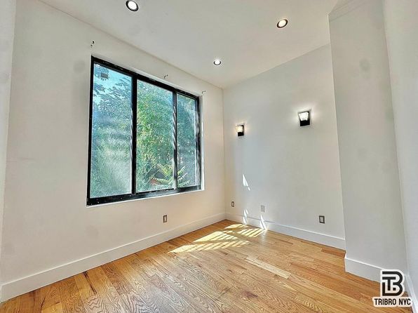 277 Menahan St APT 1R