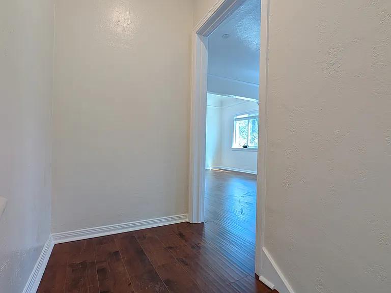 1054 1/2 S Carmona Ave #1 — Photo 18