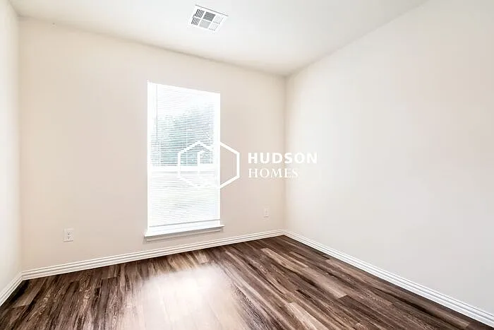 608 Preston St — Photo 7
