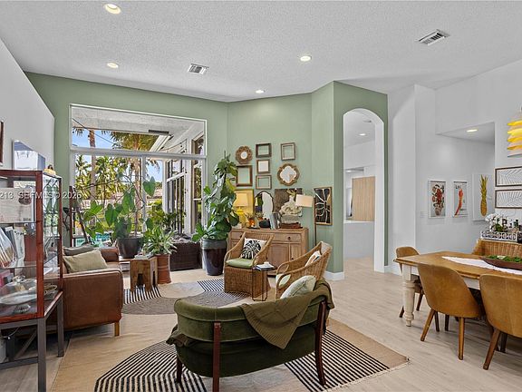 5th image of 4015 Crossbill Ln