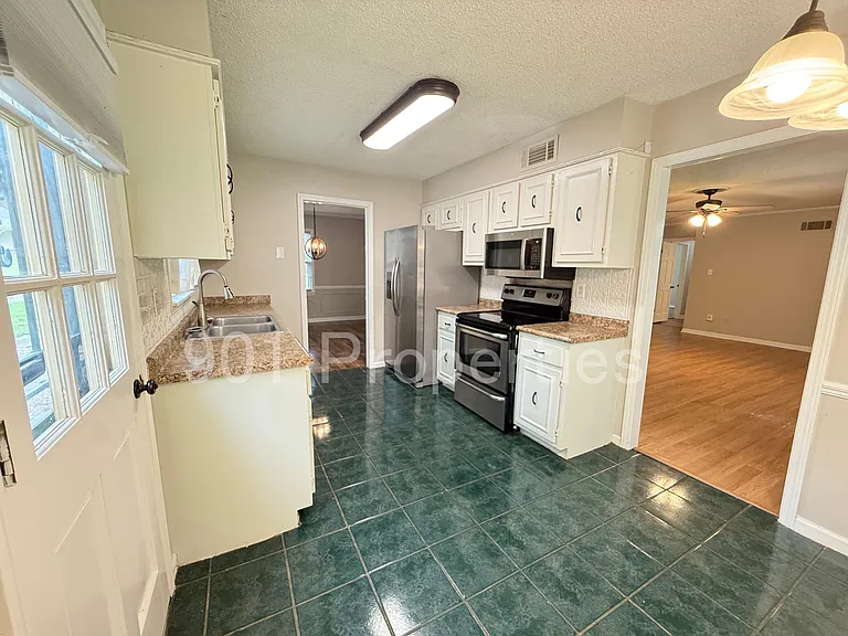 6080 Barrentine Dr — Photo 6