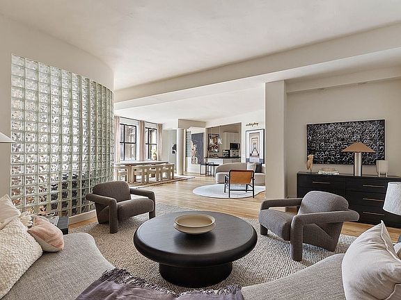3rd image of 260 W Broadway #4C