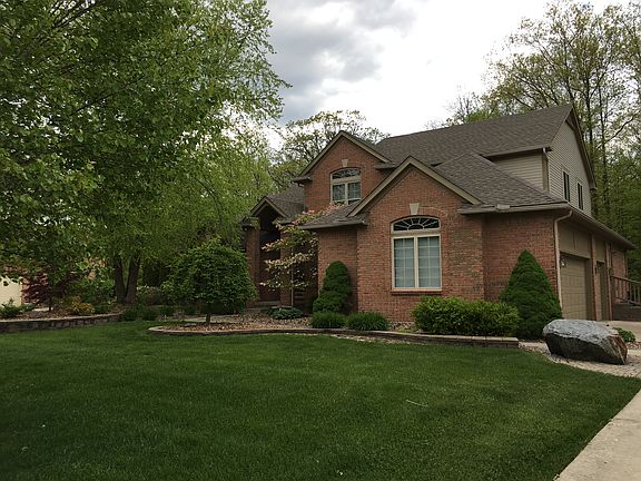 3rd image of 2385 River Woods Dr N