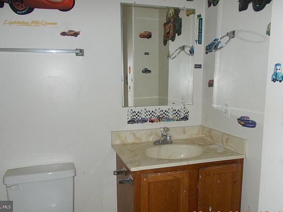 5th image of 45750 Stoney Run Dr